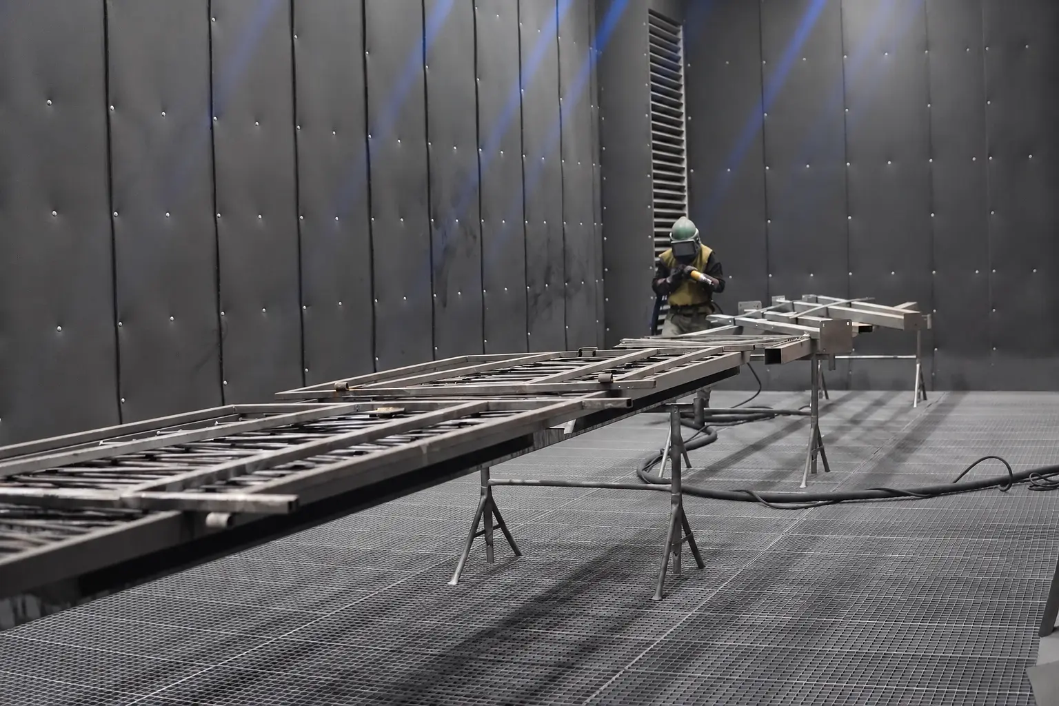 Sablage de grands ouvrages métalliques en cabine